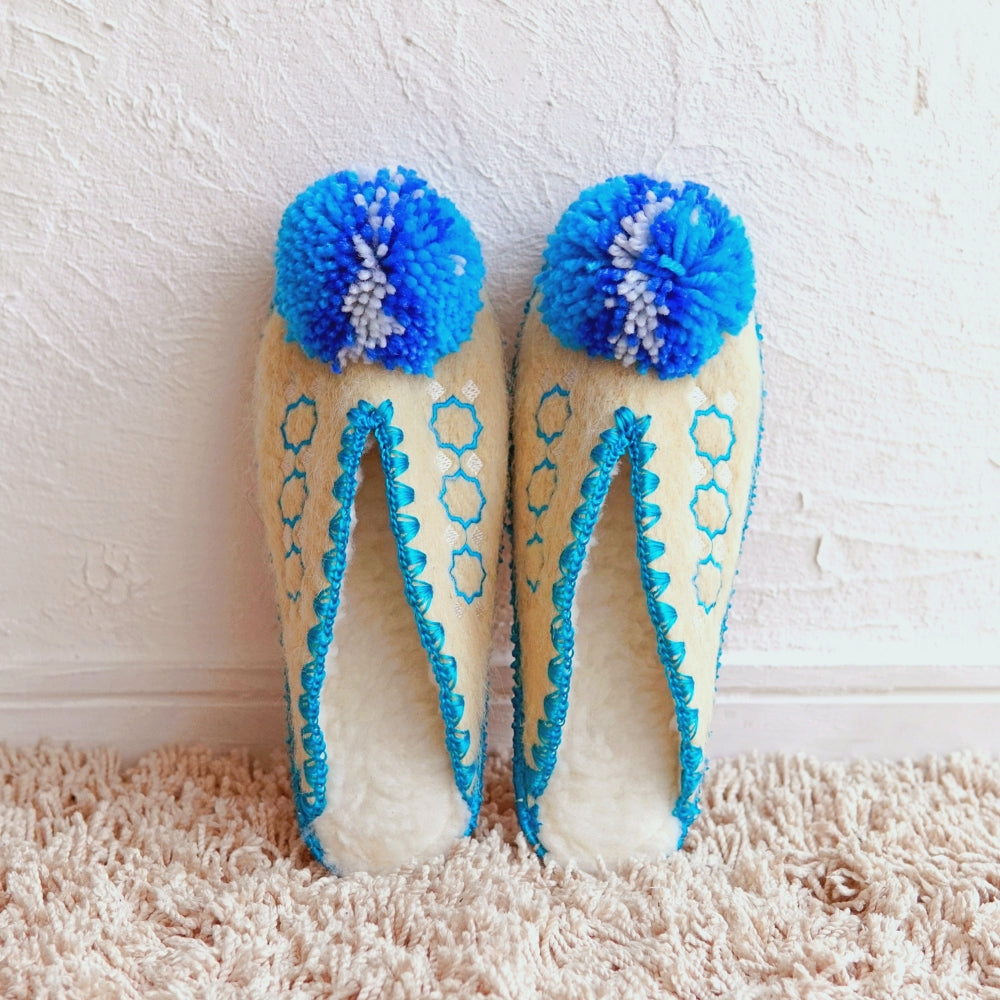 ウール×ボア ポンポンバブーシュ ブルー