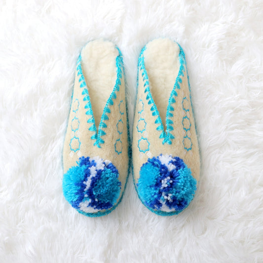 ウール×ボア ポンポンバブーシュ ブルー